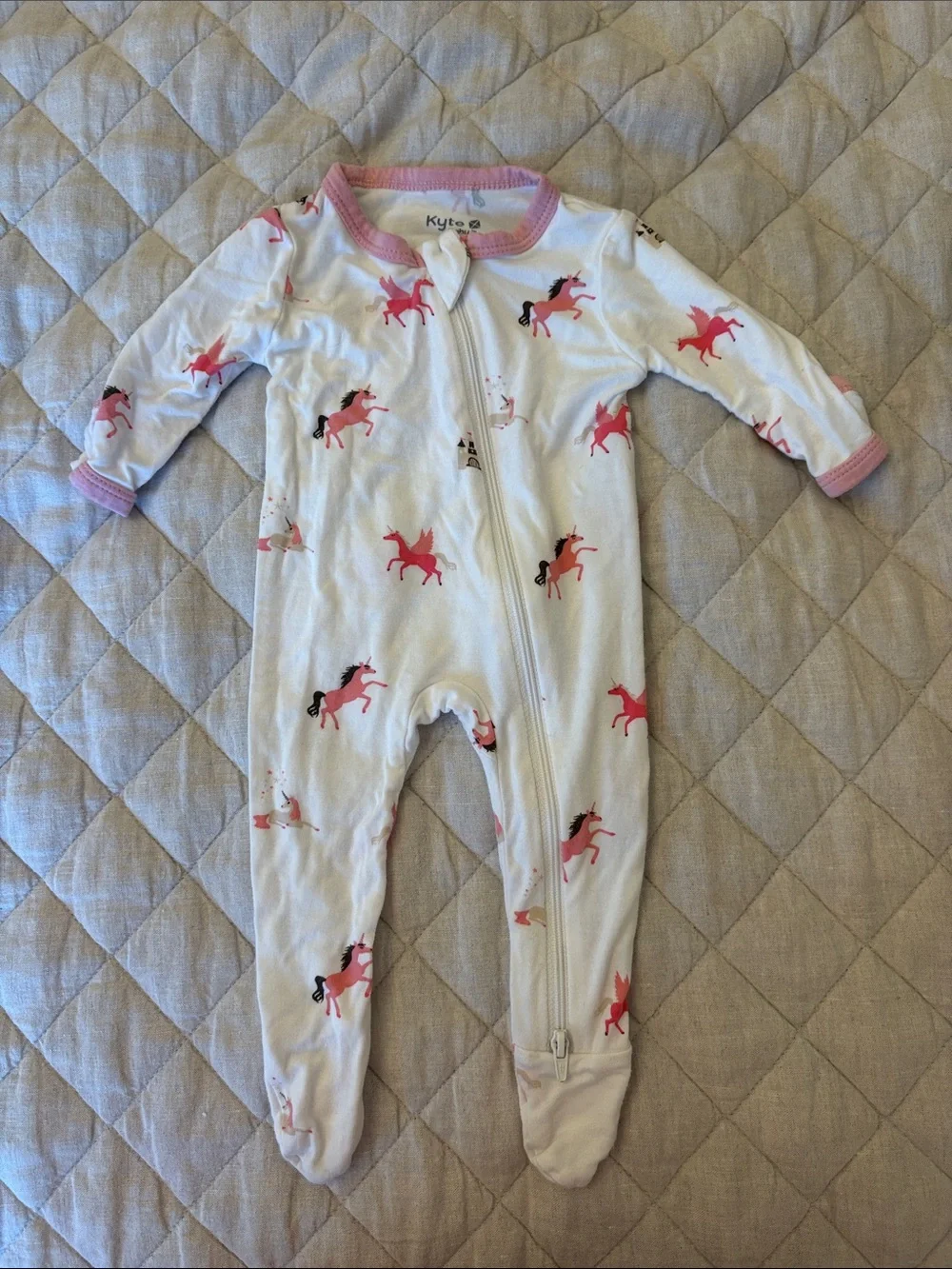 Kyte BABY White Footed One-Piece with Pink Unicorn Print
